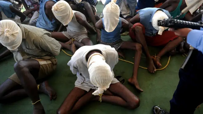 У 2008-2011 роках напади сомалійських піратів не сходили з перших шпальт. Багато країн, в тому числі Україна, представлена фрегатом "Гетьман Сагайдачний", долучилися до операцій проти злочинців