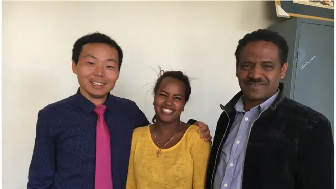 መምሃራን ቋንቋ ቻይና ዩኒቨርሲቲ መቐለ (መምህርት ሄለን ገብረ ገርግስ ኣብ ማእኸል)