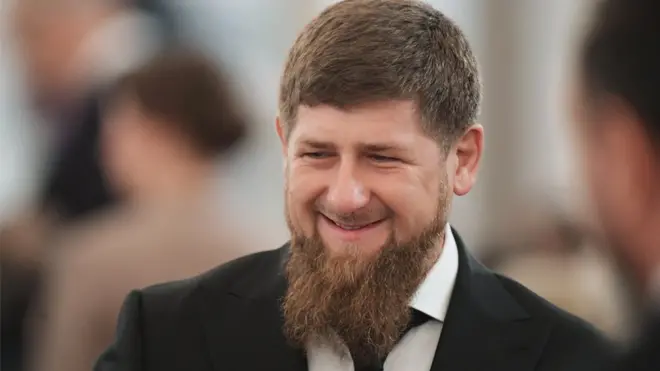 Платок не атрибутика, а важная часть одежды мусульманки, настаивает мусульманин Кадыров