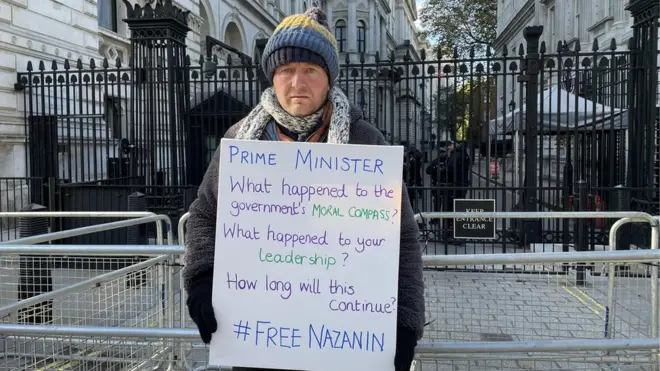 ریچارد رتکلیف، همسر نازنین زاغری