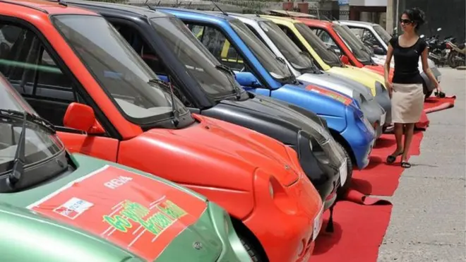 انڈیا 2030 تک 30 فیصد برقی گاڑیوں کی جانب جانے کا عزم کیے ہوئے ہے۔