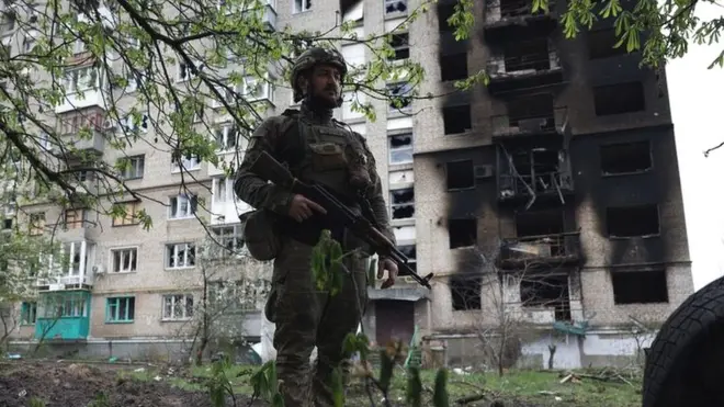 солдат в Бахмуте