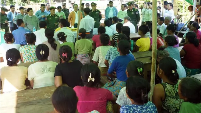 နယ်စပ်ရေးရာ ၀န်ကြီးနဲ့ အဖွဲ့ ဘူးသီးတောင်ကို ရောက်လာတဲ့ အိမ်ထောင်စုတွေကို လာရောက် တွေ့ဆုံ