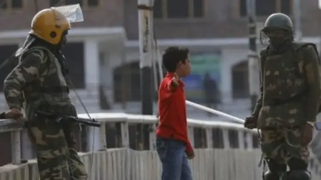 نوجوان انڈین سکیورٹی فورسز سے بے خوف ہو گئے ہیں