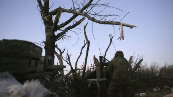 Жекшембиде Украинанын Авдеевка районунда ок атышуулар жанданганы кабарланып, үч аскер каза таап, бирөө жаракат алганын Украинанын Коргоо министрлигинин өкүлү Александр Мотузяник билдирген эле.