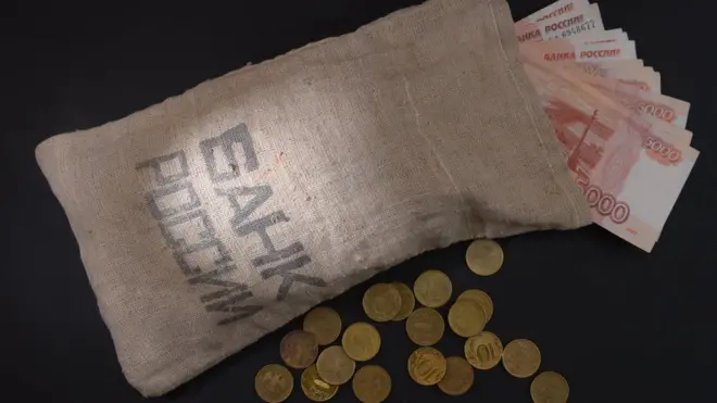 ЦБ собирается проводить жесткую денежную политику, чтобы заставить россиян больше сберегать