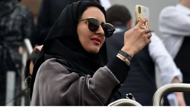 सऊदी अरब की एक युवती