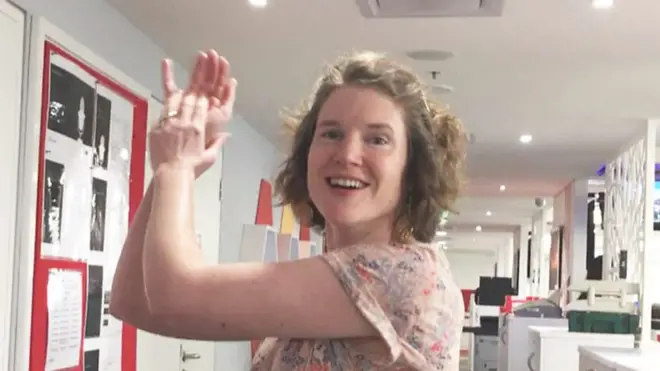 માણો બીબીસીના દિલ્હી બ્યુરો ખાતે આવેલી બીબીસી ગુજરાતીની ઓફિસમાં લંડન સ્ટાફે કરેલા ગરબા.