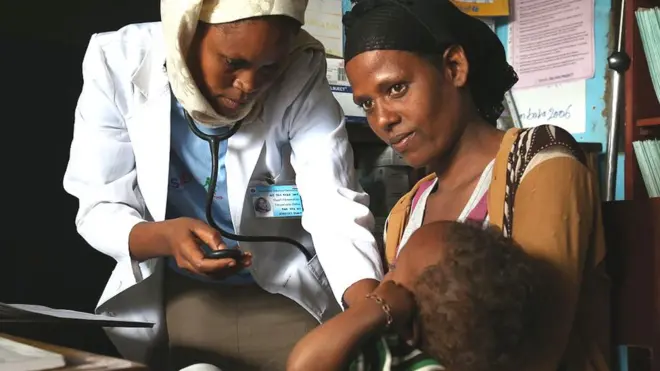 Ogeettii Eksiteenshinii Fayyaa daa'ima qorataa jirtu