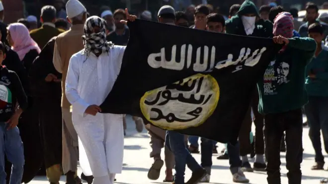 आईएस के झंडे लहराने वाले