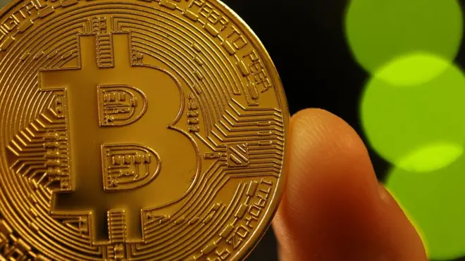 Una moneda de bitcoin