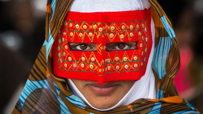 اریک لافورژ، عکاس فرانسوی آژانس عکس گاما، این عکس را دسامبر ۲۰۱۵ از یک دختر مینابی در جنوب ایران گرفته است