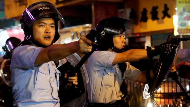 Police pointing guns