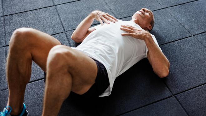 Fotos: 5 Alternativas realmente efectivas a los clásicos ejercicios de  abdominales