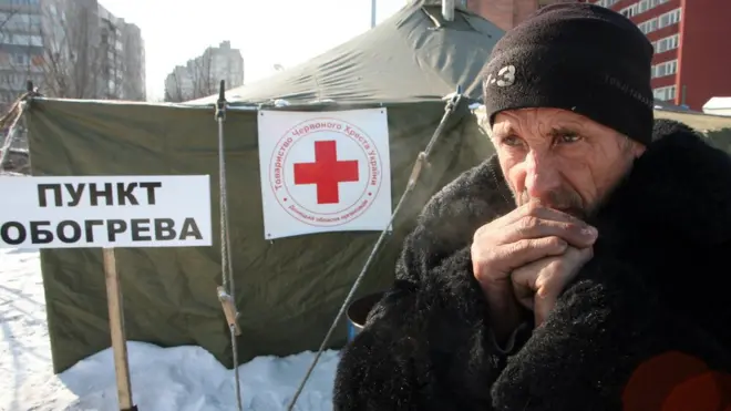 Активісти наполягають, що не слід чекати, поки температура опуститься до мінус 30, аби відкрити пункти обігріву