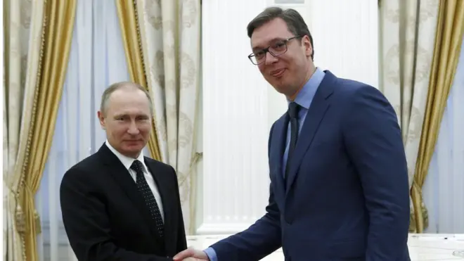 Александр Вучич (праворуч) зустрівся із Володимиром Путіним за тиждень до дня голосування