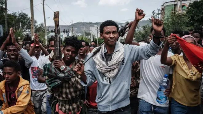 መንግስቲ ኢትዮጵያን ሓይልታት ትግራይን ነቲ ኣብታ ክልል ተኸሲቱ ዘሎ ሰብኣዊ ቅልውላው ተሓታታቲ እቲ ካልእ ወገን እዩ ብዝብል ይካሰሱ