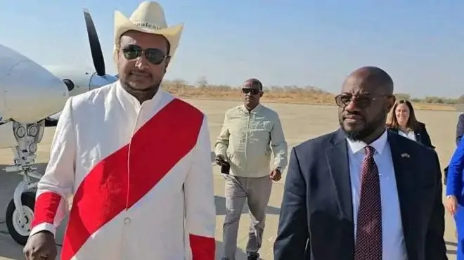 የአሜሪካ አምባሳደር ኤርቪን ማሲንጋ ሁመራ ደርሰው ከዞኑ አስተዳዳሪ አቀባበል ሲደረግላቸው