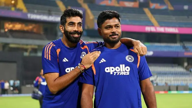 इंग्लैंड के ख़िलाफ़ सेमीफ़ाइनल में भारतीय जीत के दो हीरो, संजू सैमसन- जिन्होंने तूफ़ानी 89 रन बनाए और जसप्रीत बुमराह जिन्होंने आख़िरी लम्हों में ज़ोरदार बॉलिंग की