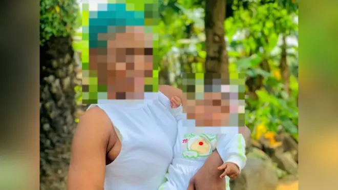 Woman wey hold pikin for hand