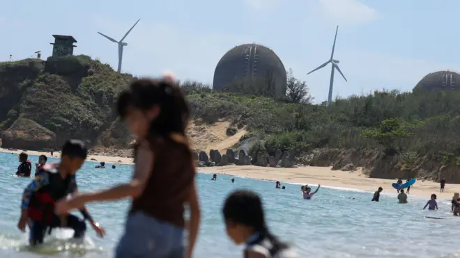此次公投案由台灣民眾黨提出，該黨主張 在「核三廠」除役後，台灣每年發電成本將暴增。但此案也受到多方反對，理由包括地震風險與核廢料處置等。