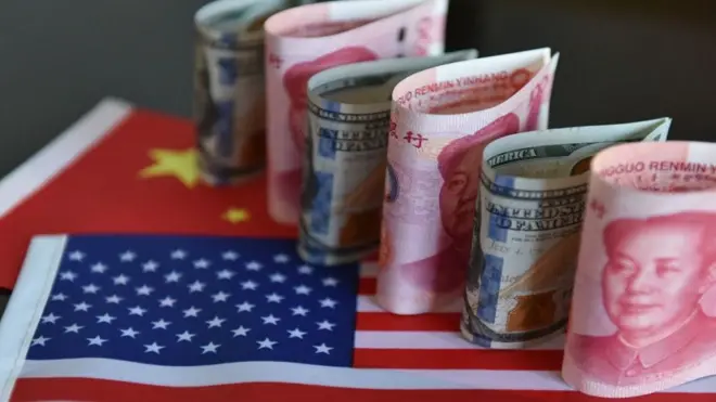 Photo taken on Nov 11, 2024 shows US dollar and RMB banknotes in Fuyang city, East China's Anhui province