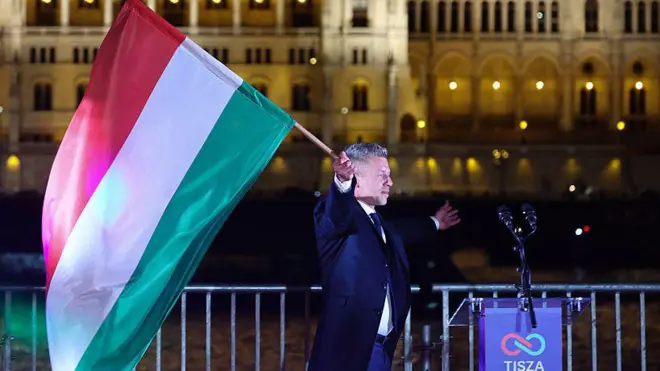 Петер Мадьяр с венгерским флагом
