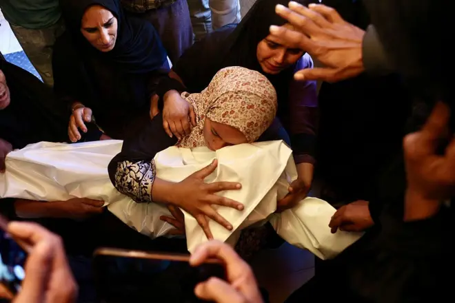 انطلاق جولة جديدة من المفاوضات الثلاثية لإنهاء الحرب في أوكرانيا، وموسكو تؤكد استمرار العمليات العسكرية