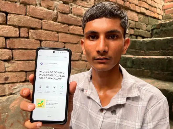 दिलीप सिंह, उत्तर प्रदेश में ग्रेटर नोएडा के दनकौर कस्बे के रहने वाले हैं. 