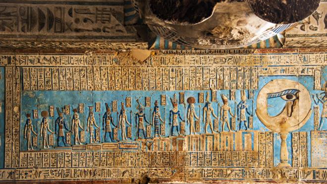 Tábuas astronômicas no templo de Dandera, no Egito
