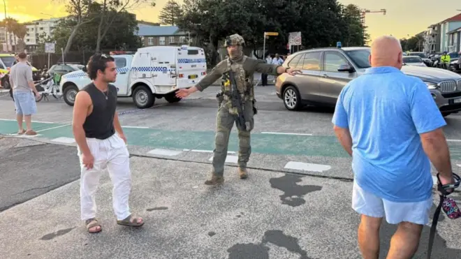 люди і поліція на вулиці