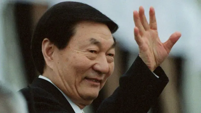 朱镕基挥手