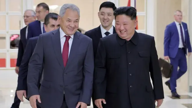 2025년 6월 17일 평양을 방문한 러시아 쇼이구 서기와 김정은 위원장