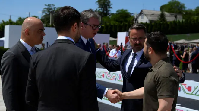 vučić i zelenski u moldaviji u junu 2023.