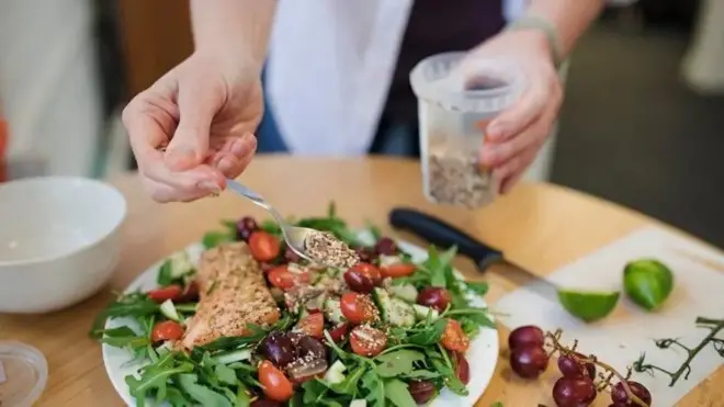 په میوې او سابه کې ډېر نه وي.