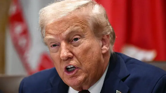 डोनाल्ड ट्रंप