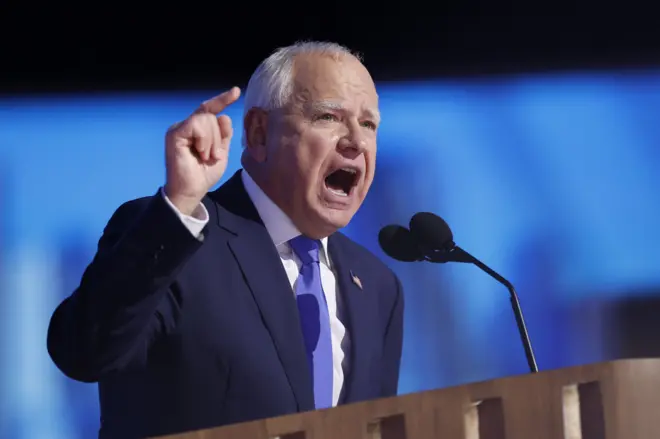 Tim Walz konuşuyor.