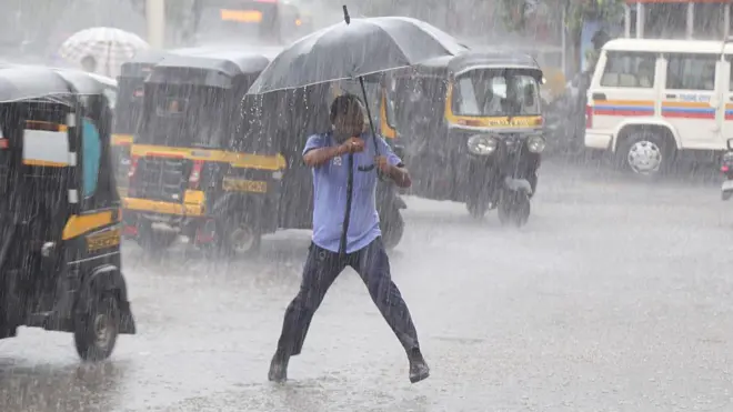 पुढच्या चोवीस तासांत हवामान कसं असेल? कुठल्या जिल्ह्यांत रेड अलर्ट दिला आहे?