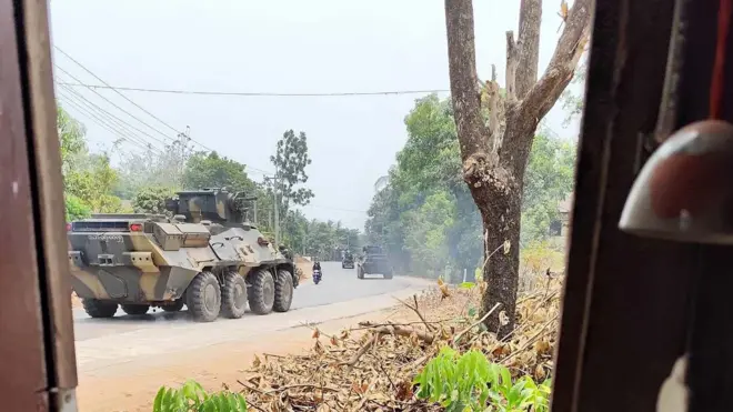 မြေပြင် စစ်ကူပို့တဲ့ စစ်ယာဥ်တန်းတွေ