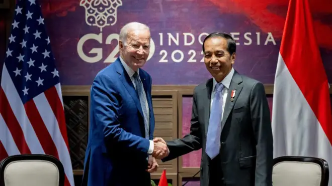 P﻿residen Joko Widodo bertemu dengan Presiden AS, Joe Biden, pada KTT G20 di Bali.