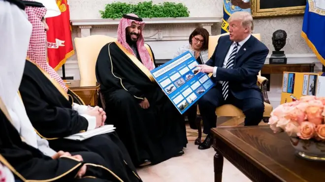 ترامب في البيت الأبيض ويعرض صور أسلحة على محمد بن سلمان في مؤتمر جمعهما في المكتب البيضاوي