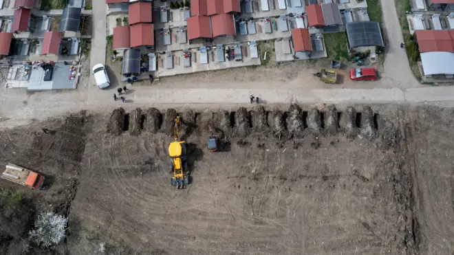 Kočani: Kopaju se grobovi za sahranu žrtava stradalih u požaru 16. marta u noćnom klubu Puls u ovom gradu na istoku Severne Makedonije.