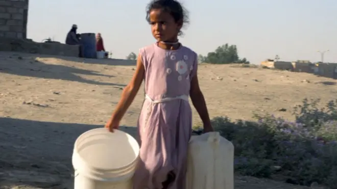सीरियाच्या हसाकेह प्रांतातील लोकं टँकरद्वारे पुरवल्या जाणाऱ्या पाणी पुरवठ्यावर अवलंबून आहेत.