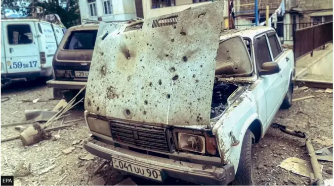 سيارة مدمرة