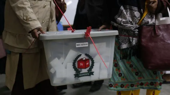 তফসিল ঘোষণার দিনকে সামনে রেখে কর্মসুচি দিচ্ছে বিরোধী দলগুলো। 