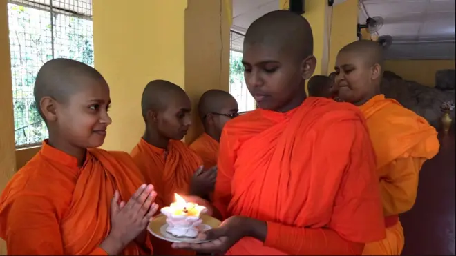 Bhikkhunis in Sri Lanka 