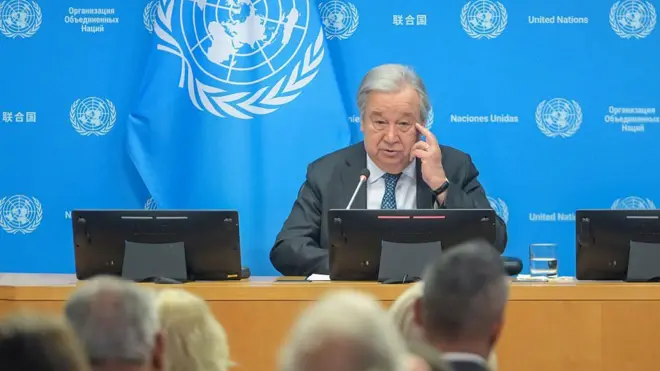 ဇန်နဝါရီ ၂၉ ရက်က အမေရိကန်၊ နယူးယောက်မြို့ကုလသမဂ္ဂဌာနချုပ်မှာပြုလုပ်တဲ့ သတင်းစာ ရှင်းလင်းပွဲမှာ တွေ့ရတဲ့ ကုလသမဂ္ဂ အထွေထွေအတွင်းရေးမှူးချုပ် အန်တိုနီယို ဂူတားရက်စ်