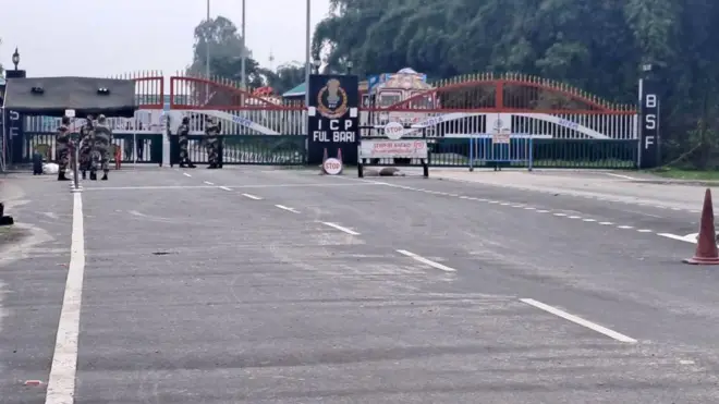 पश्चिम बंगाल के सिलिगुड़ी से 15 किलोमीटर दूर स्थित फुलबारी में भारत और बांग्लादेश की सीमा