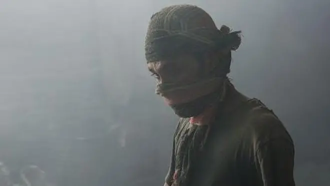 সীসা দূষণের ফলে স্বাস্থ্য ঝুঁকিতে রয়েছে এই শিল্প সংশ্লিষ্টরা।