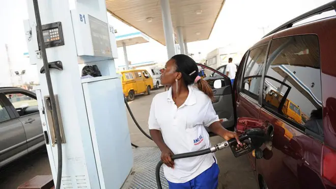 Fuel attendant dey fill tank along Lagos Ibadan expressway for 2012
